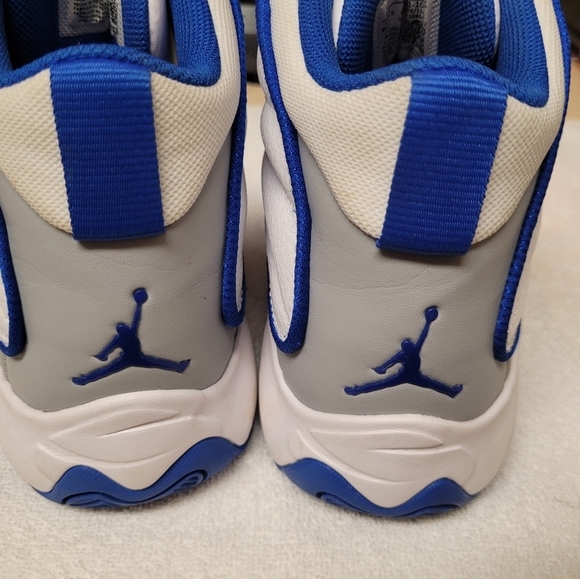 👟 🔹️Jordan🔹️jordan Pro Strong White Hyper Royal size 6 Youth sneakers ✨️👟 - Picture 5 of 9
